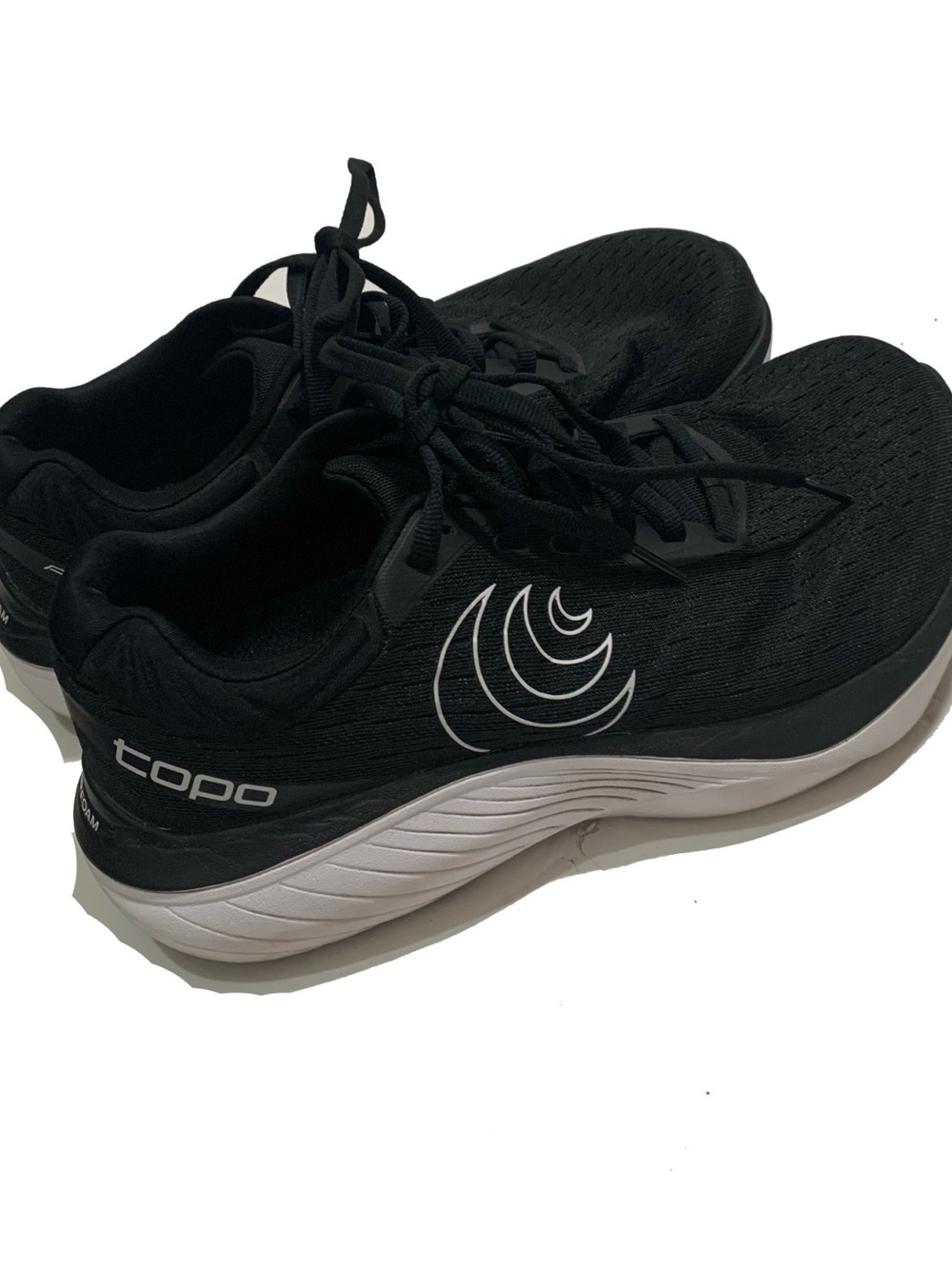 8 / Topo athletic women’s atmos sneakers